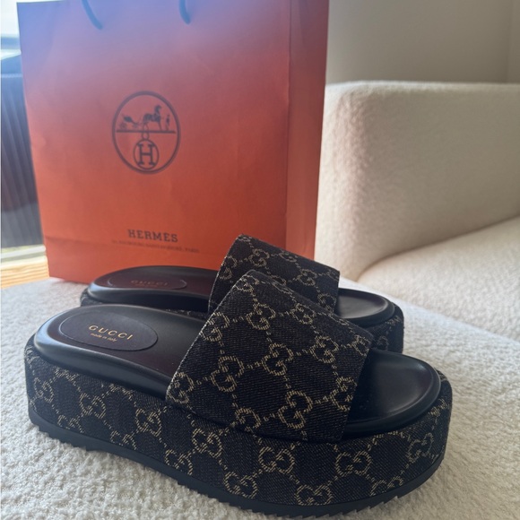 Gucci Sandal Platform Slides - Picture 1 of 5